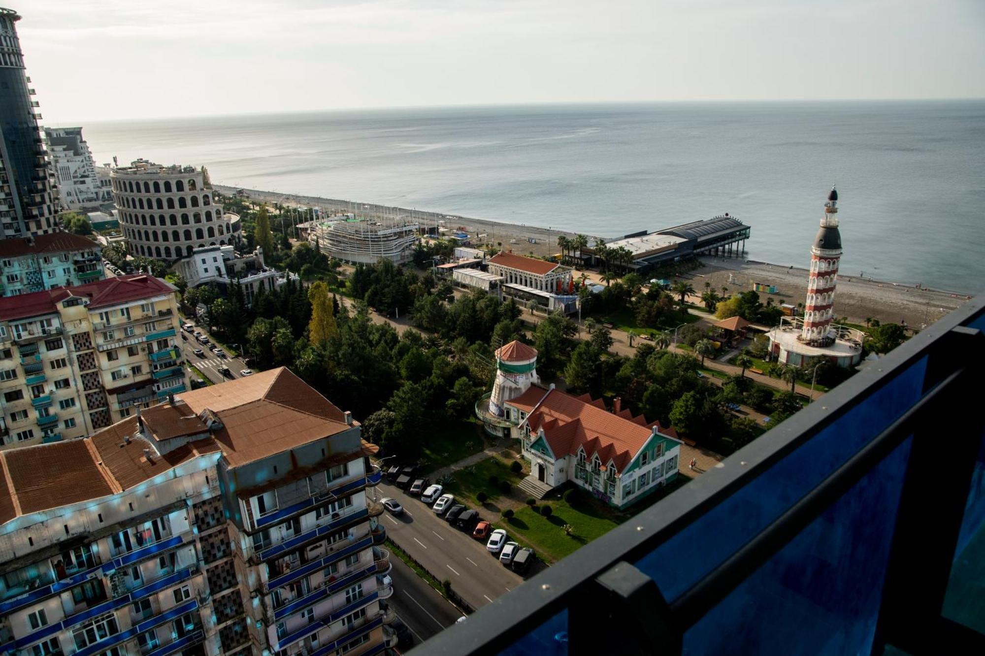 Spend Your Time In Orbi City Batoemi Buitenkant foto